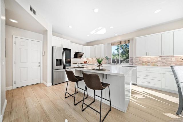 11243 Corte Isabelino, San Diego, CA 92130