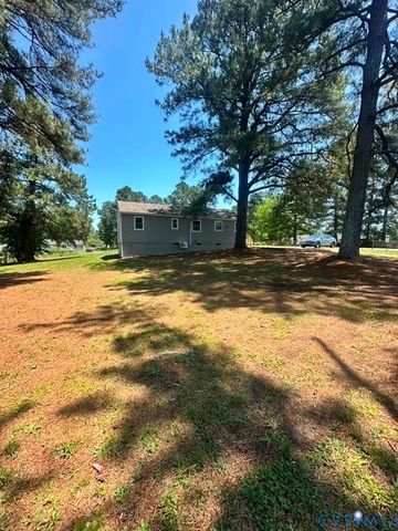 19705 Dorothy Cir, Dinwiddie, VA 23841