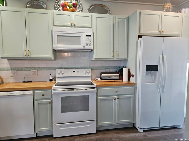 1676 Lake Dr, Spring Branch, TX 78070