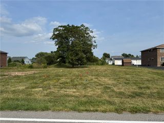 6983 Plaza Drive, Wheatfield, NY 14304
