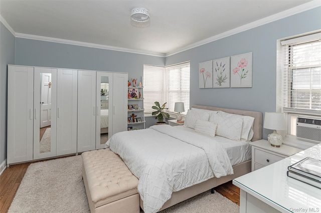 5 Midland Gardens 2H, Bronxville, NY 10708