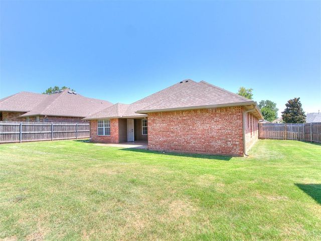 341 E Plantation Terrace, Mustang, OK 73064