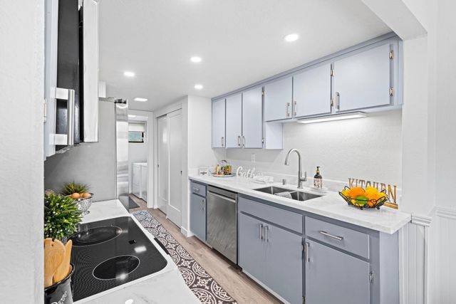 8170 Westwood Drive 22, Gilroy, CA 95020