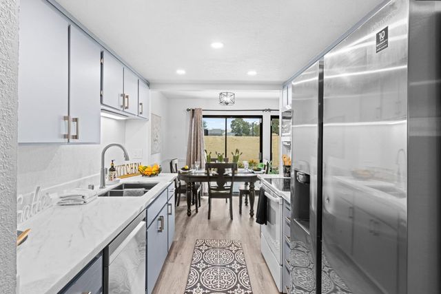 8170 Westwood Drive 22, Gilroy, CA 95020