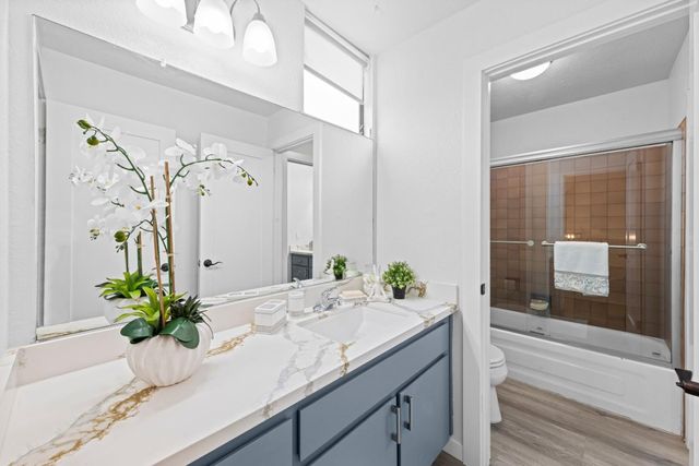 8170 Westwood Drive 22, Gilroy, CA 95020