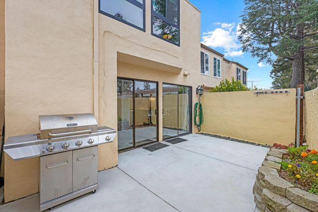 8170 Westwood Drive 22, Gilroy, CA 95020