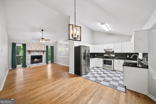 1528 Oakleaf Drive, Auburn, GA 30011