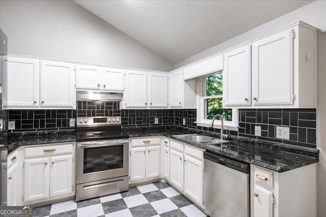 1528 Oakleaf Drive, Auburn, GA 30011