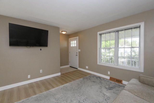1515 19th AVENUE, Kenosha, WI 53140