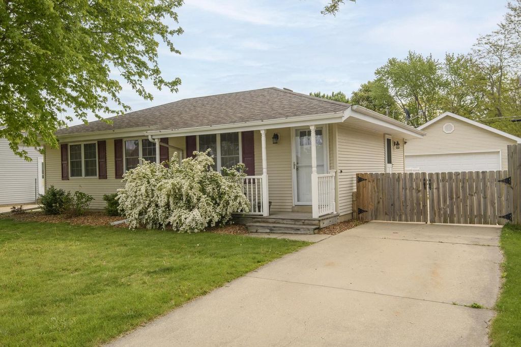 1515 19th AVENUE, Kenosha, WI 53140
