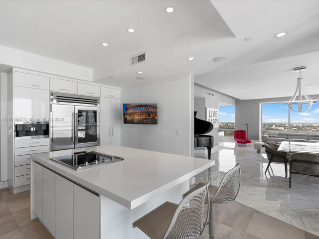 1425 Brickell Ave 52BC, Miami, FL 33131