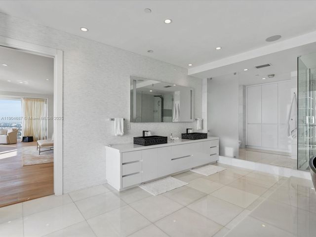 1425 Brickell Ave 52BC, Miami, FL 33131