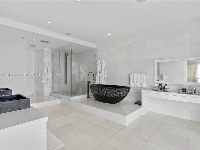 1425 Brickell Ave 52BC, Miami, FL 33131