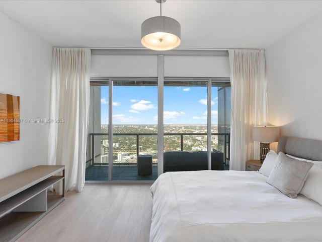 1425 Brickell Ave 52BC, Miami, FL 33131