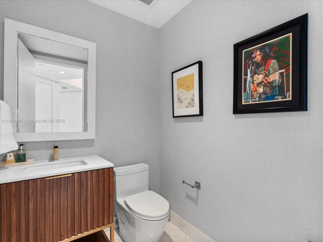 1425 Brickell Ave 52BC, Miami, FL 33131