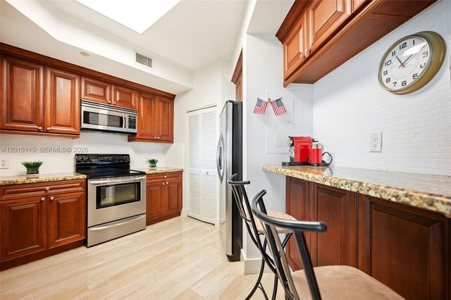 888 Brickell Key Dr 609, Miami, FL 33131
