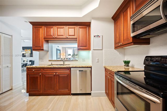 888 Brickell Key Dr 609, Miami, FL 33131
