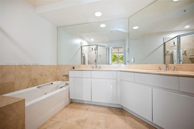888 Brickell Key Dr 609, Miami, FL 33131