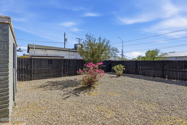1211 S 9th Avenue, Tucson, AZ 85713