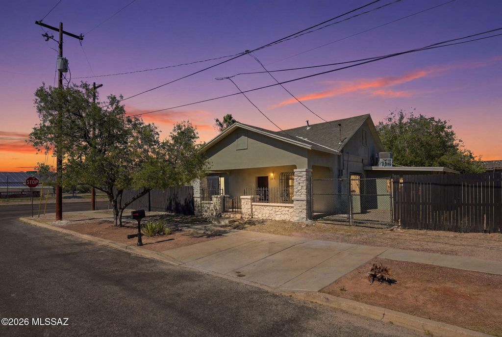 1211 S 9th Avenue, Tucson, AZ 85713