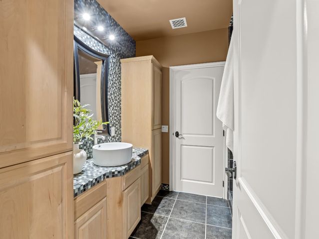 17113 Mark Road, Madera, CA 93636