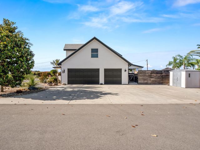 17113 Mark Road, Madera, CA 93636