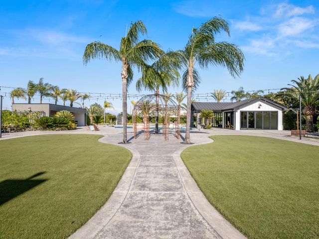 17113 Mark Road, Madera, CA 93636