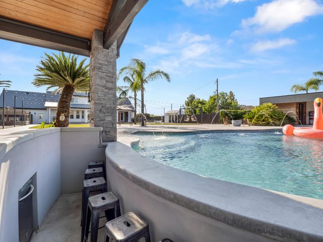 17113 Mark Road, Madera, CA 93636