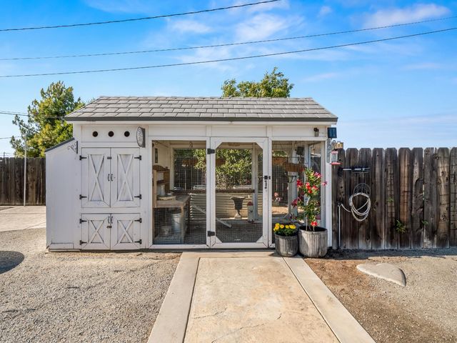 17113 Mark Road, Madera, CA 93636
