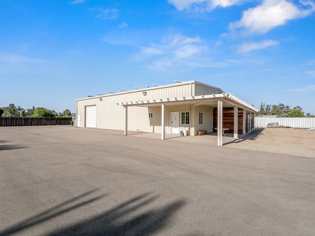 17113 Mark Road, Madera, CA 93636