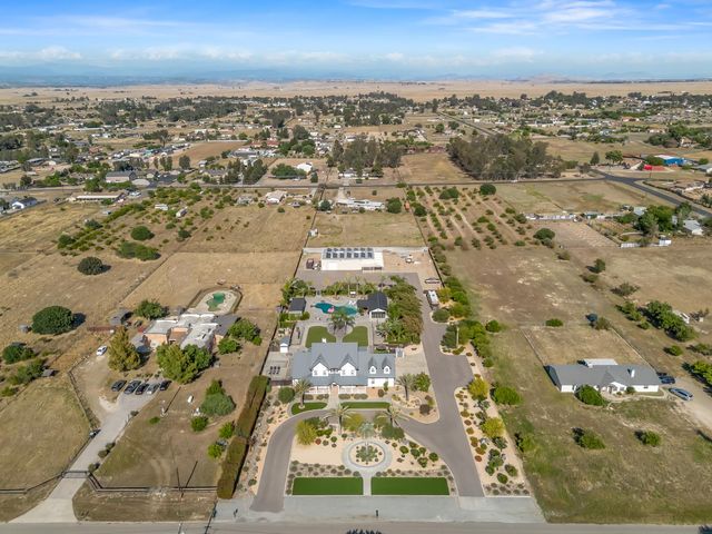 17113 Mark Road, Madera, CA 93636