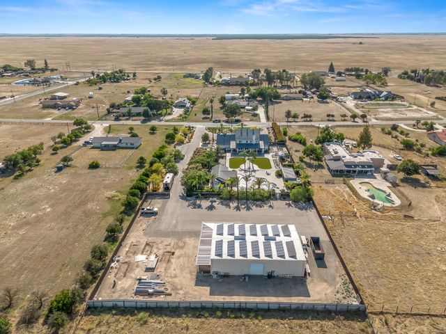 17113 Mark Road, Madera, CA 93636