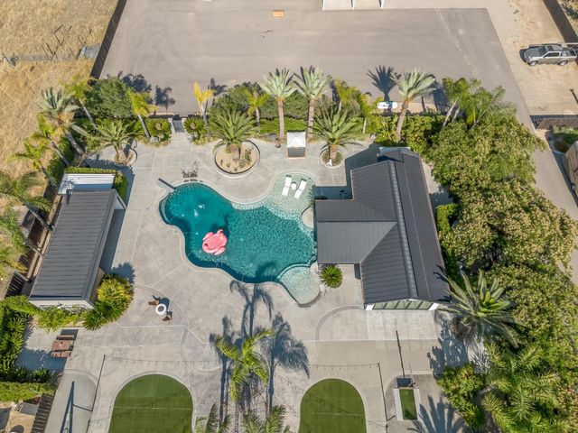 17113 Mark Road, Madera, CA 93636