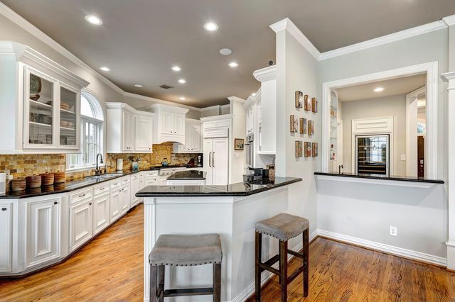 2925 Nottingham Street, West University Place, TX 77005