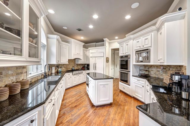 2925 Nottingham Street, West University Place, TX 77005