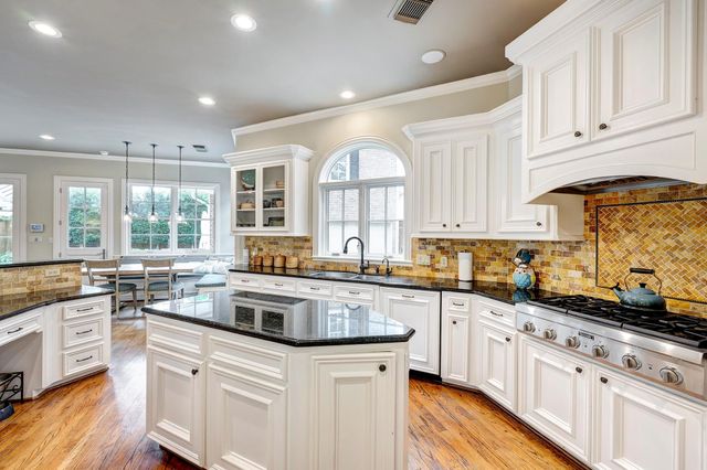 2925 Nottingham Street, West University Place, TX 77005