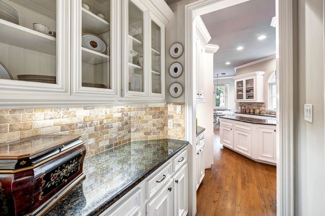 2925 Nottingham Street, West University Place, TX 77005