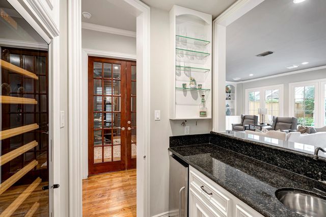 2925 Nottingham Street, West University Place, TX 77005