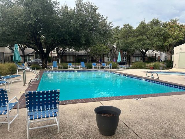 9702 Amberton Parkway, Dallas, TX 75243