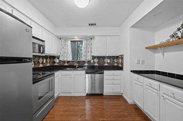 9702 Amberton Parkway, Dallas, TX 75243