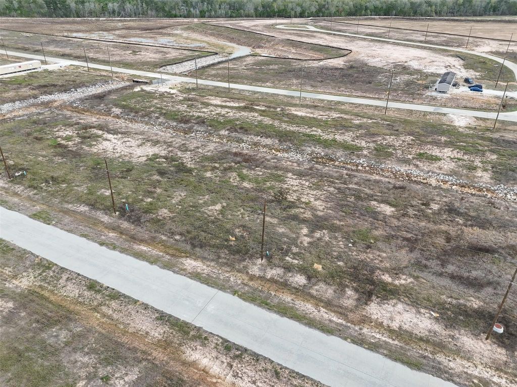 661 5915-09, Cleveland, TX 77327