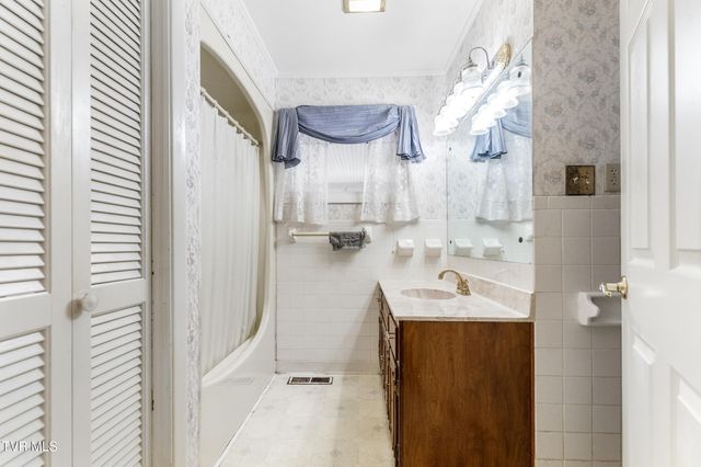 800 New Beasonwell Road, Kingsport, TN 37660