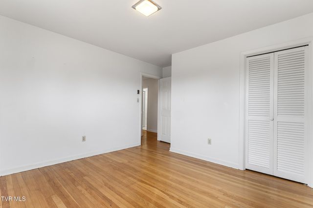 800 New Beasonwell Road, Kingsport, TN 37660