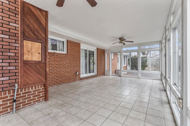 800 New Beasonwell Road, Kingsport, TN 37660
