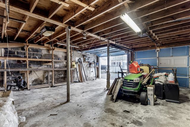 800 New Beasonwell Road, Kingsport, TN 37660