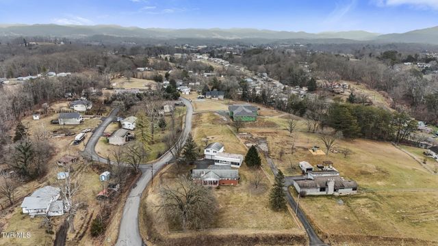 800 New Beasonwell Road, Kingsport, TN 37660