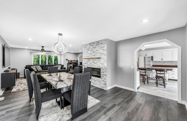 10 Robert Dr, Holyoke, MA 01040