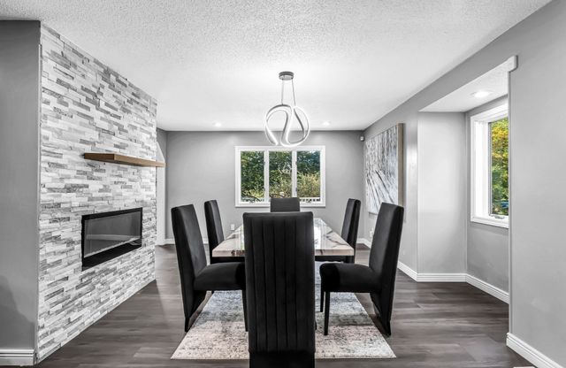 10 Robert Dr, Holyoke, MA 01040