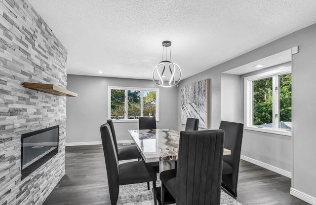 10 Robert Dr, Holyoke, MA 01040