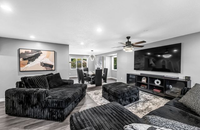 10 Robert Dr, Holyoke, MA 01040